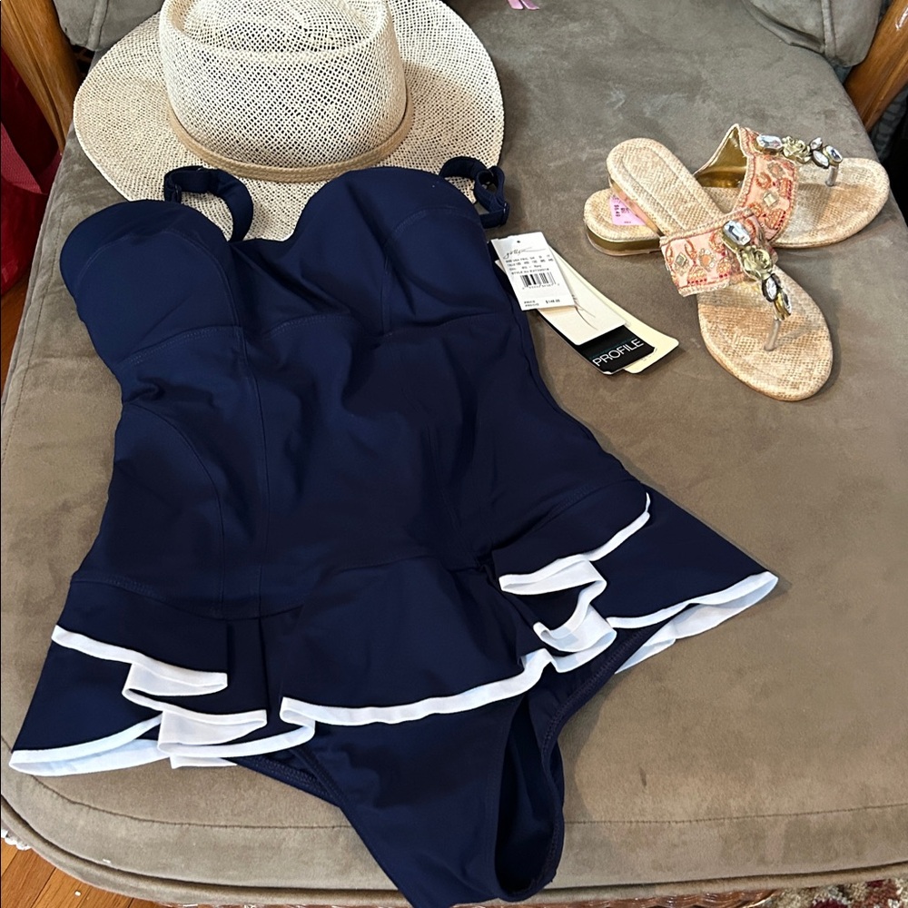 NWT adorable Gottex D cup swimsuit